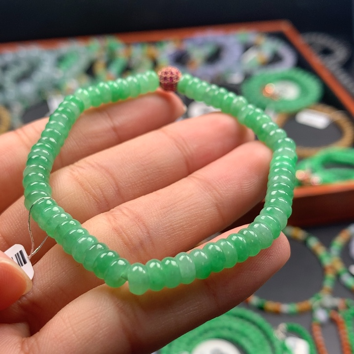 翡翠未镶嵌手镯卡