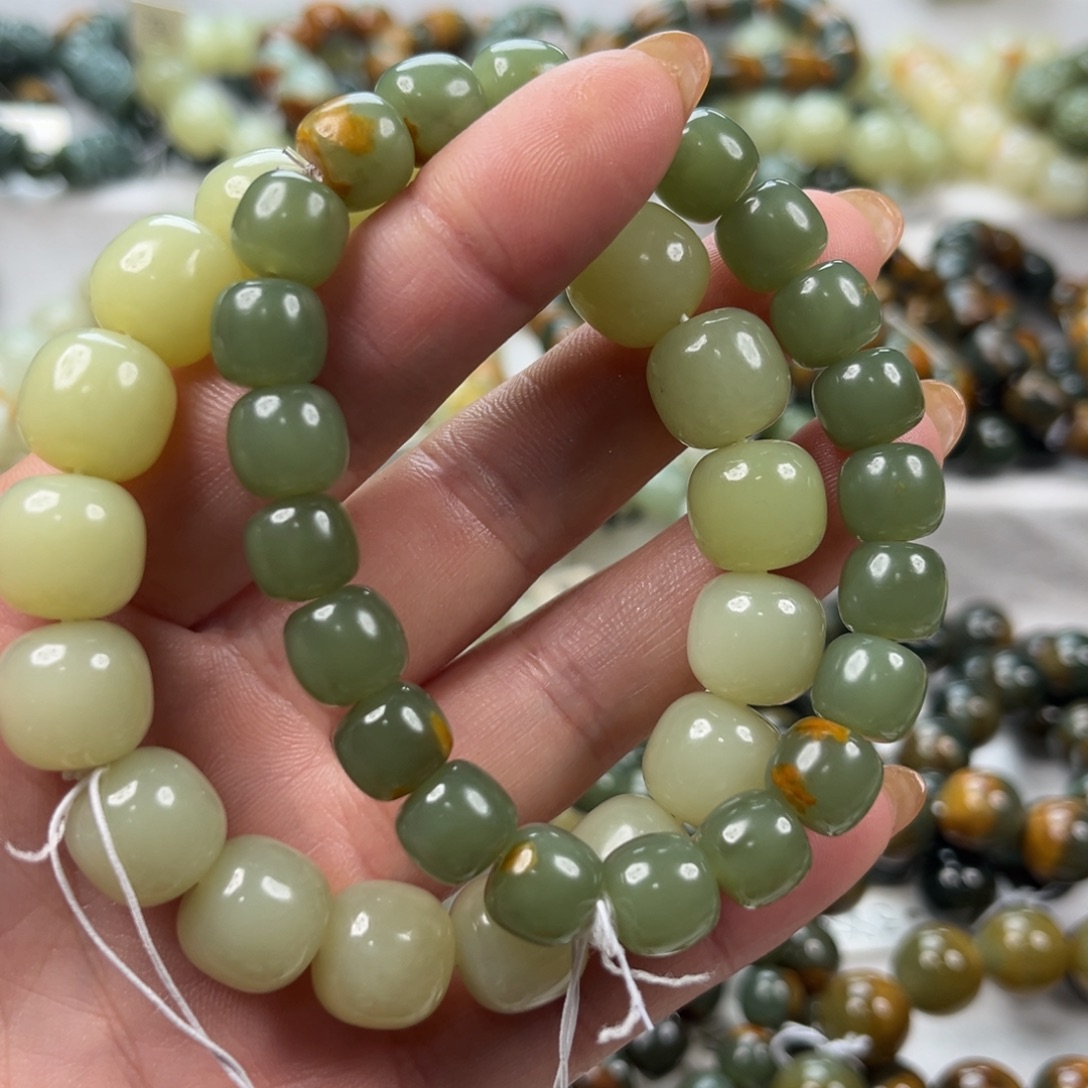 C***哦透闪石质玉未镶嵌手链微瑕