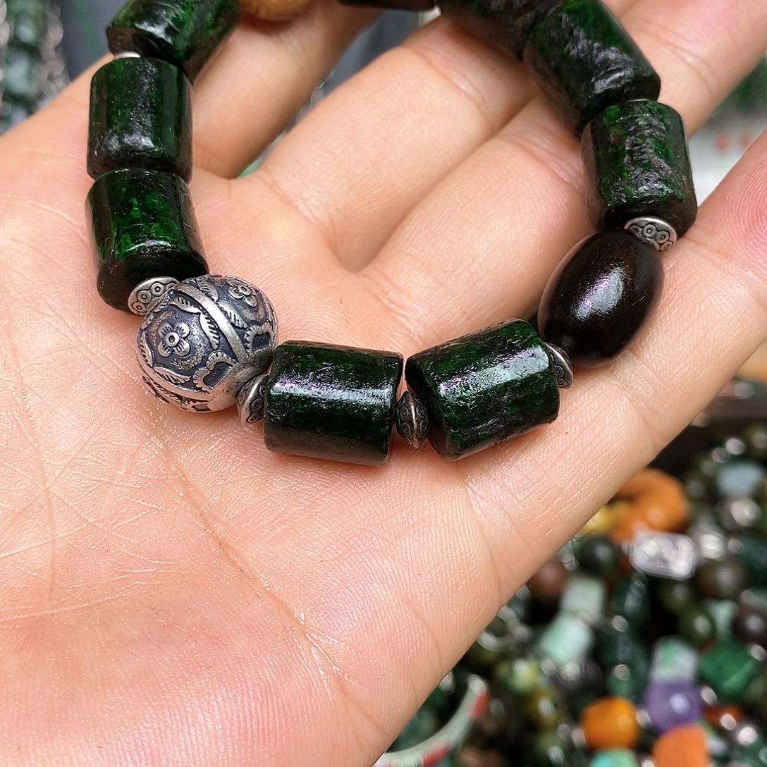 未镶嵌手链翡翠东**就漂亮美眉