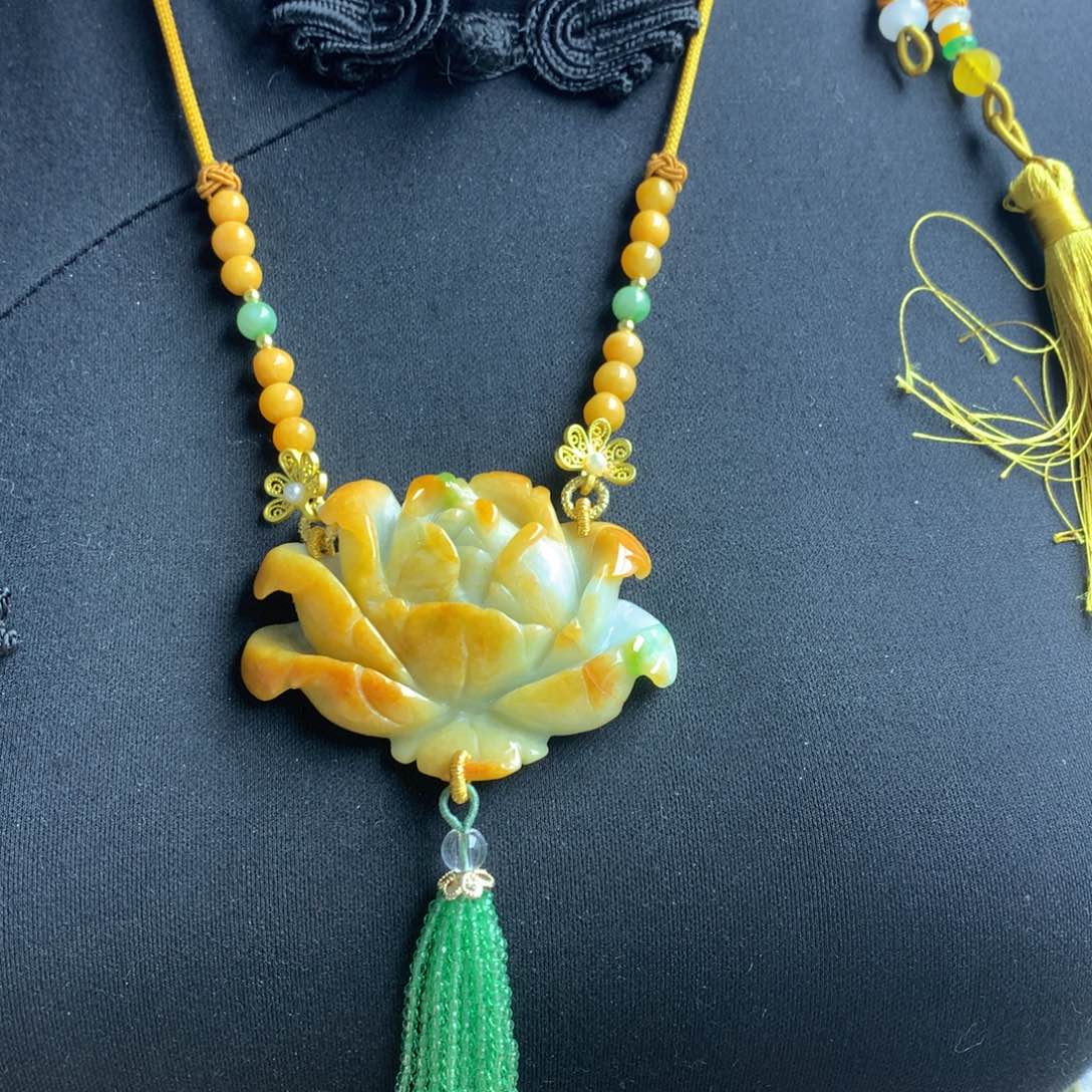 翡翠颈饰未镶嵌翡翠