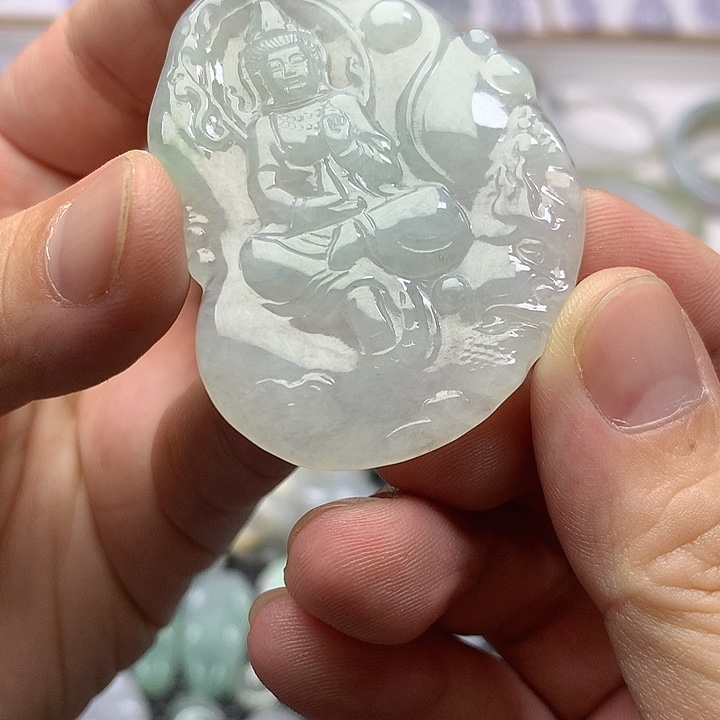 翡翠颈饰未镶嵌观音