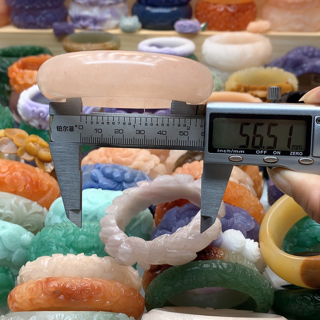 未镶嵌手镯石英质玉