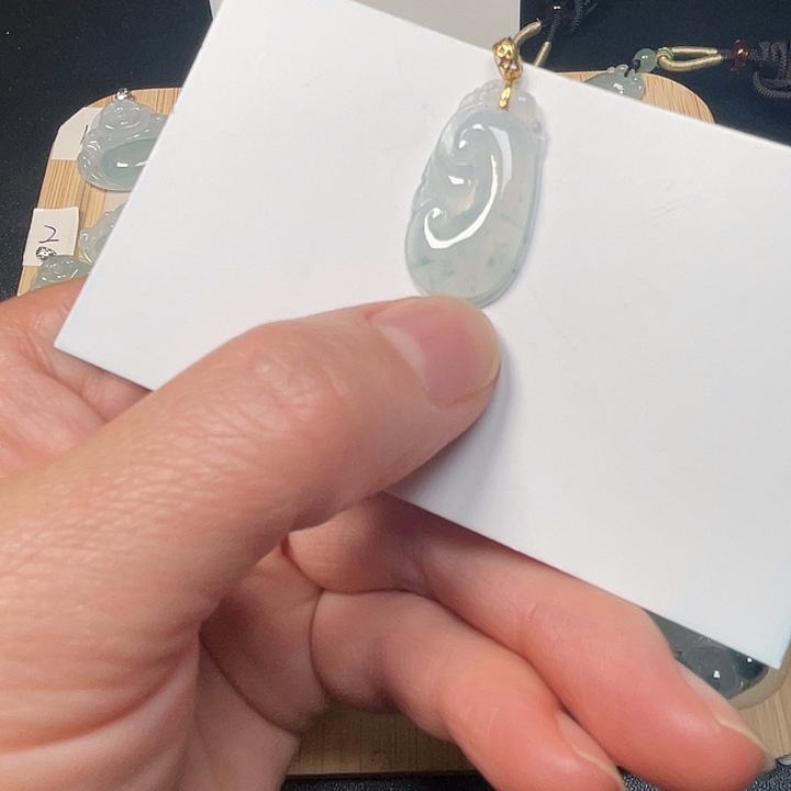 翡翠足金镶嵌颈饰翡翠