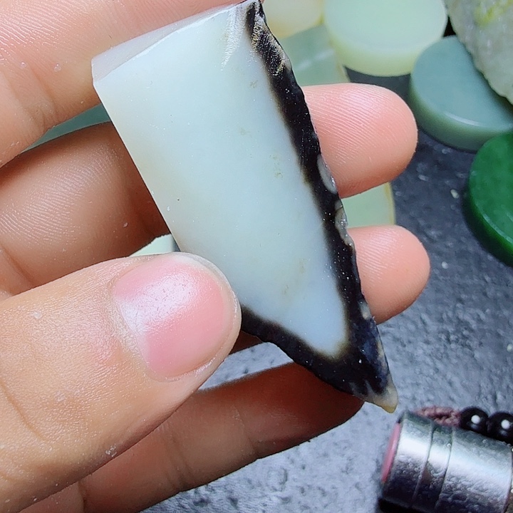 和田玉（糖玉）未镶嵌珠宝奇石正**剑