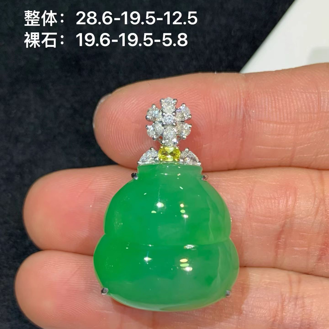 满绿阳绿胖葫芦翡翠吊坠