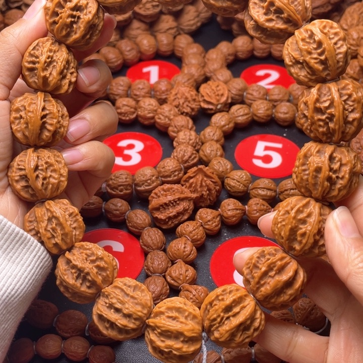 文玩核桃吊坠龙脊八棱