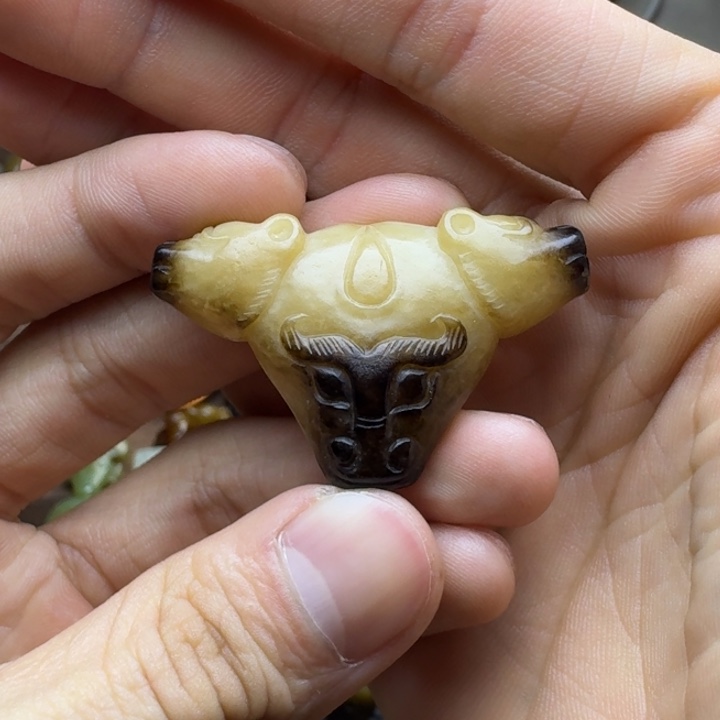 如***哥和田玉未镶嵌挂件