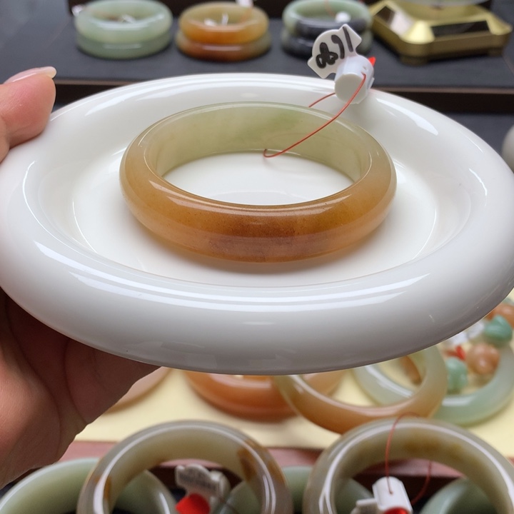 石英质玉手镯未镶嵌