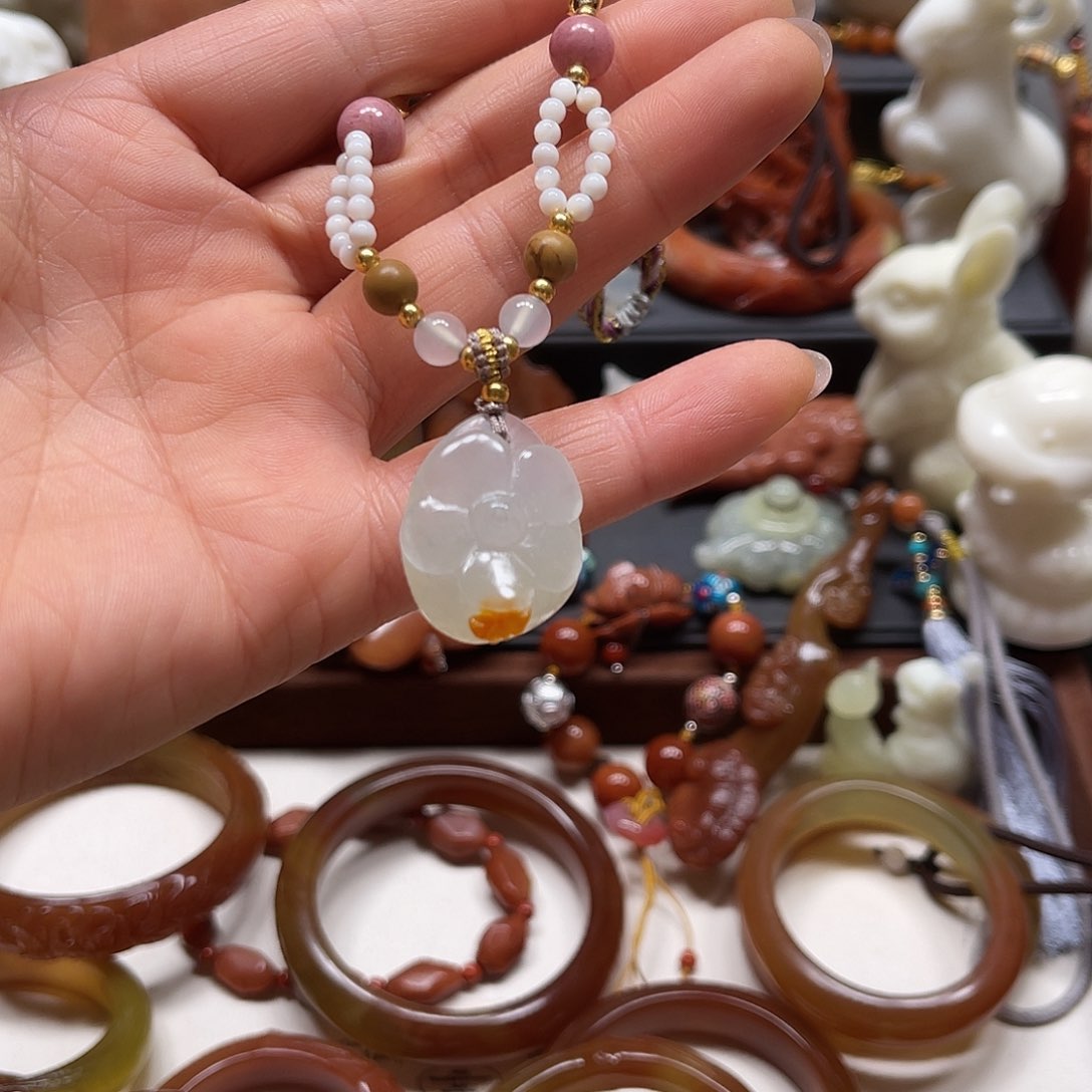 蛇纹石玉吊坠发一个未镶嵌