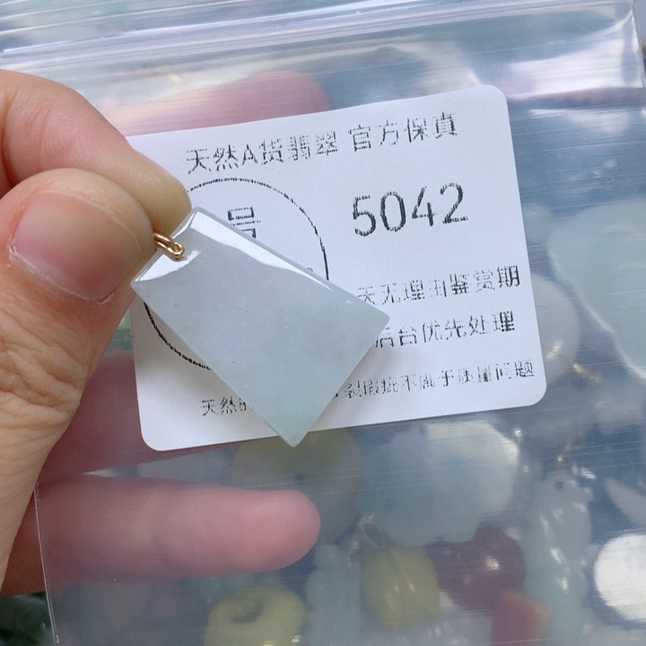 翡翠挂件未镶嵌翡翠