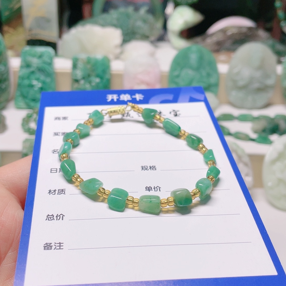 独山玉未镶嵌颈饰