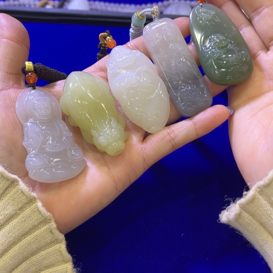 和田玉颈饰未镶嵌拍一发一