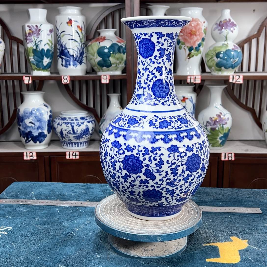 摆件景德镇陶瓷缠枝