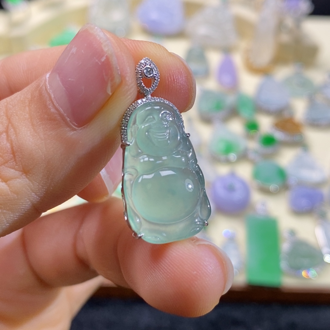 翡翠18K金镶嵌颈饰