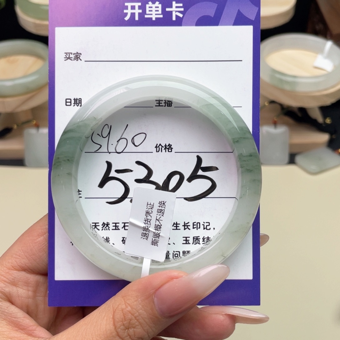 ****1石英质玉未镶嵌手镯