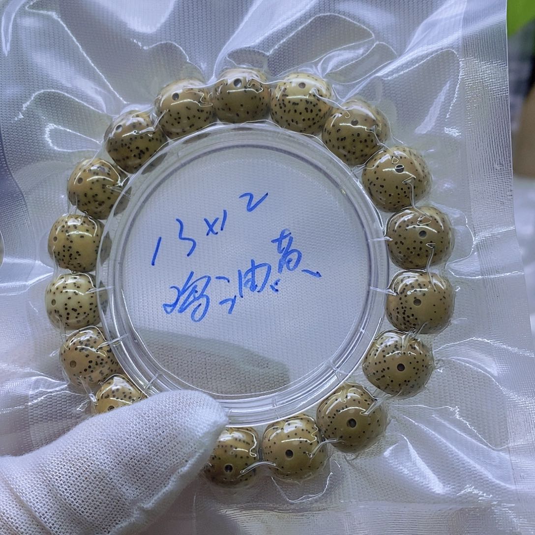 一***精吊坠星月菩提鸡油黄