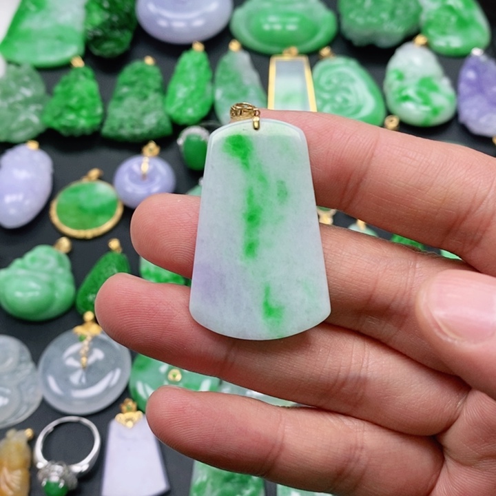 翡翠颈饰未镶嵌吊坠