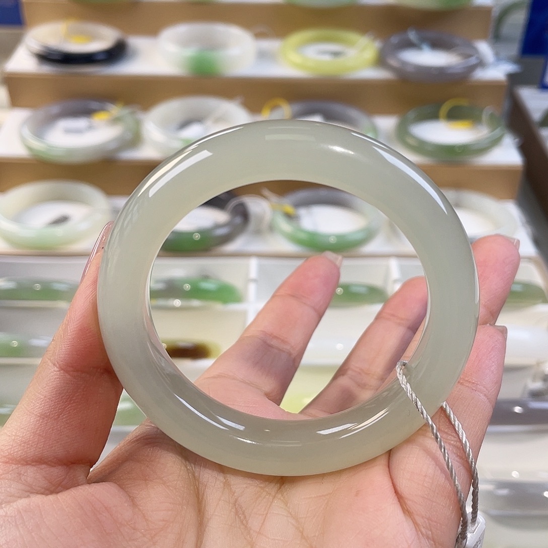 和田玉未镶嵌手镯冰晴水 超冰 捡漏款