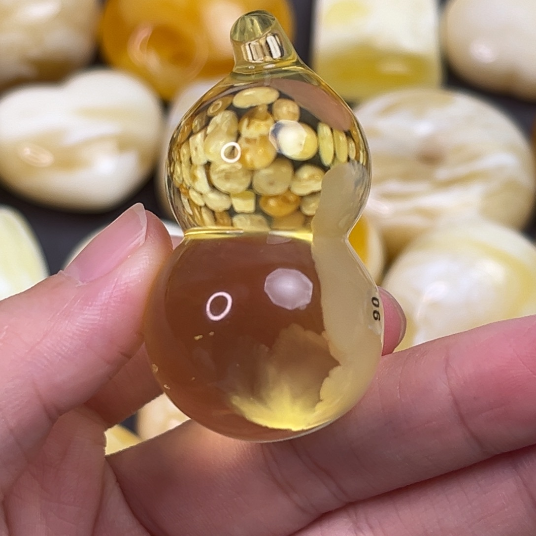 琥珀裸石未镶嵌葫芦