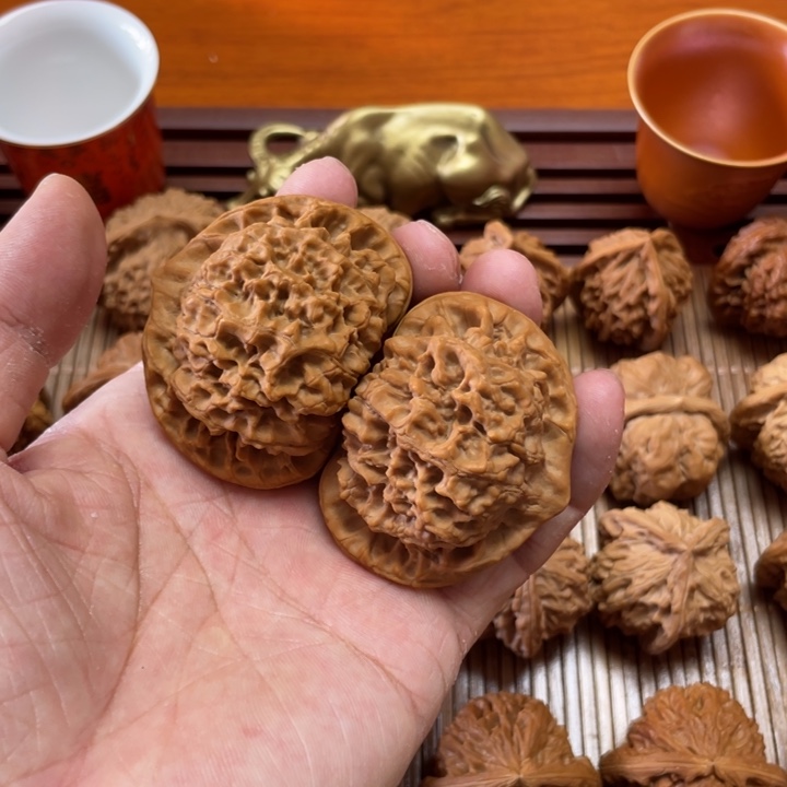 既***此吊坠文玩核桃麒麟纹大官帽