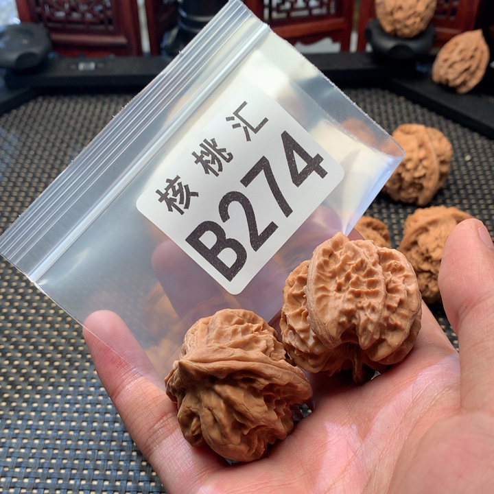 文玩核桃吊坠大龙