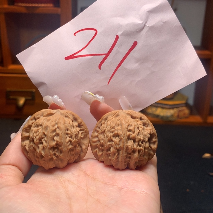 文玩核桃吊坠闷白