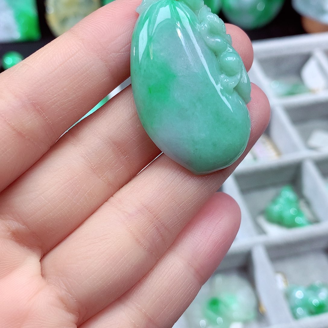 翡翠颈饰未镶嵌翡翠吊坠