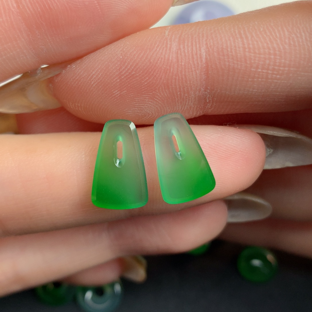 翡翠裸石13.58/8.55/2.0