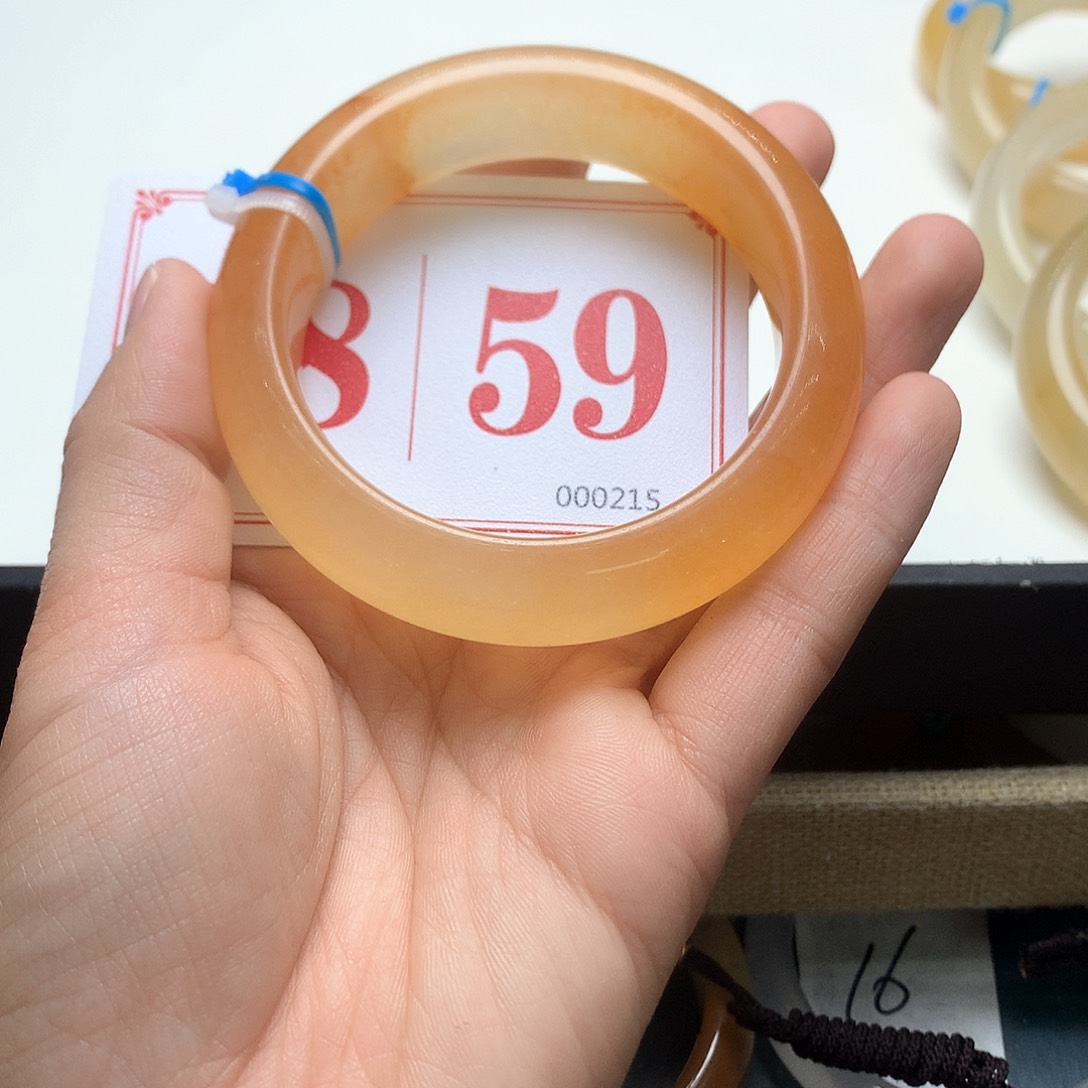 未镶嵌石英质玉（黄龙玉）手镯大****亮