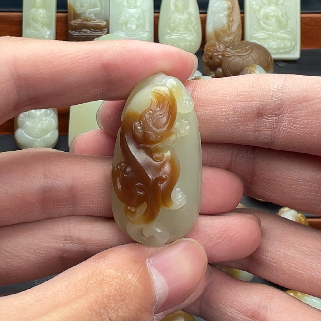 和田玉（糖玉）未镶嵌颈饰