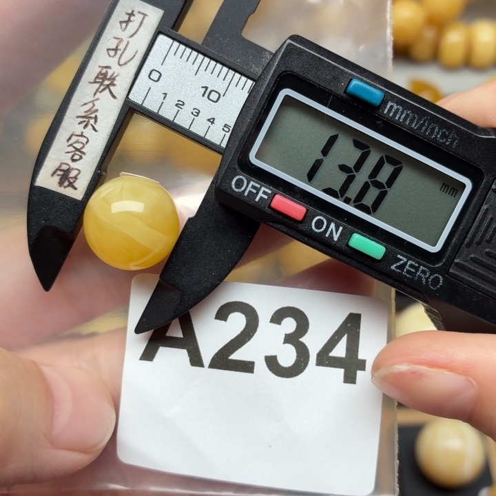 浩***浩蜜蜡未镶嵌裸石蜜蜡