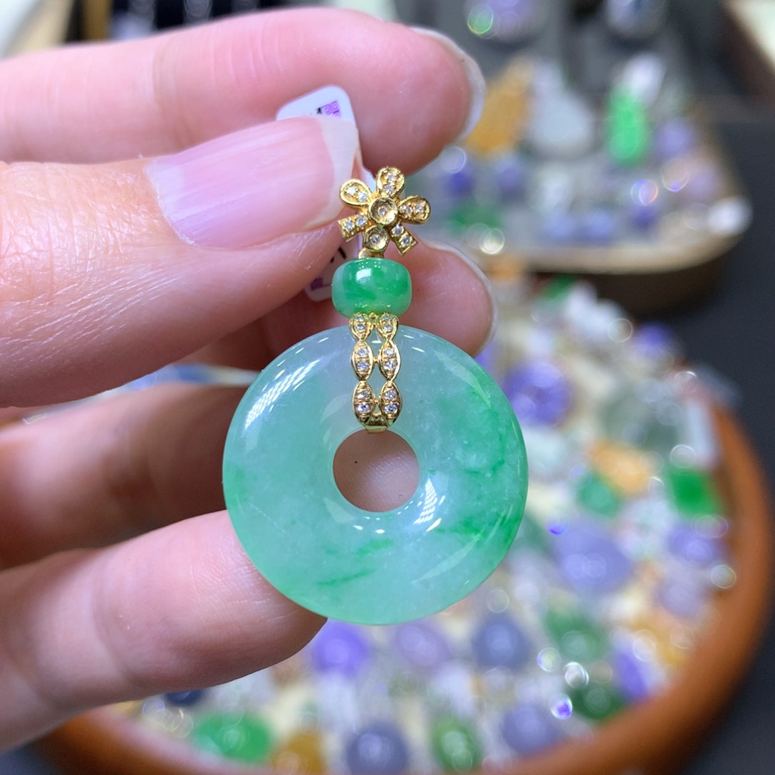 【闪购商品】翡翠颈饰18K金镶嵌翡翠吊坠项链