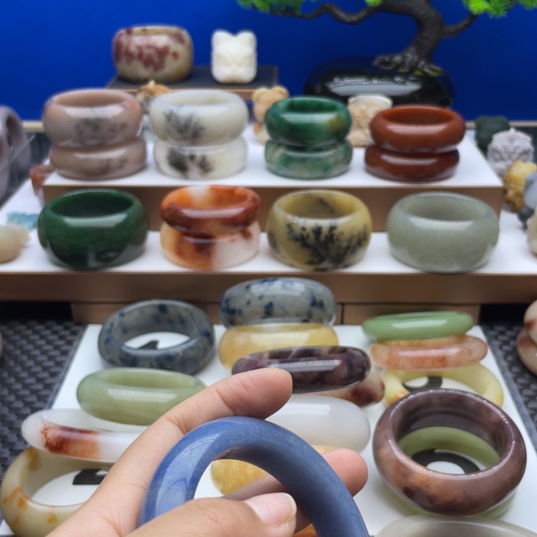 石英质玉手镯未镶嵌爱***凌