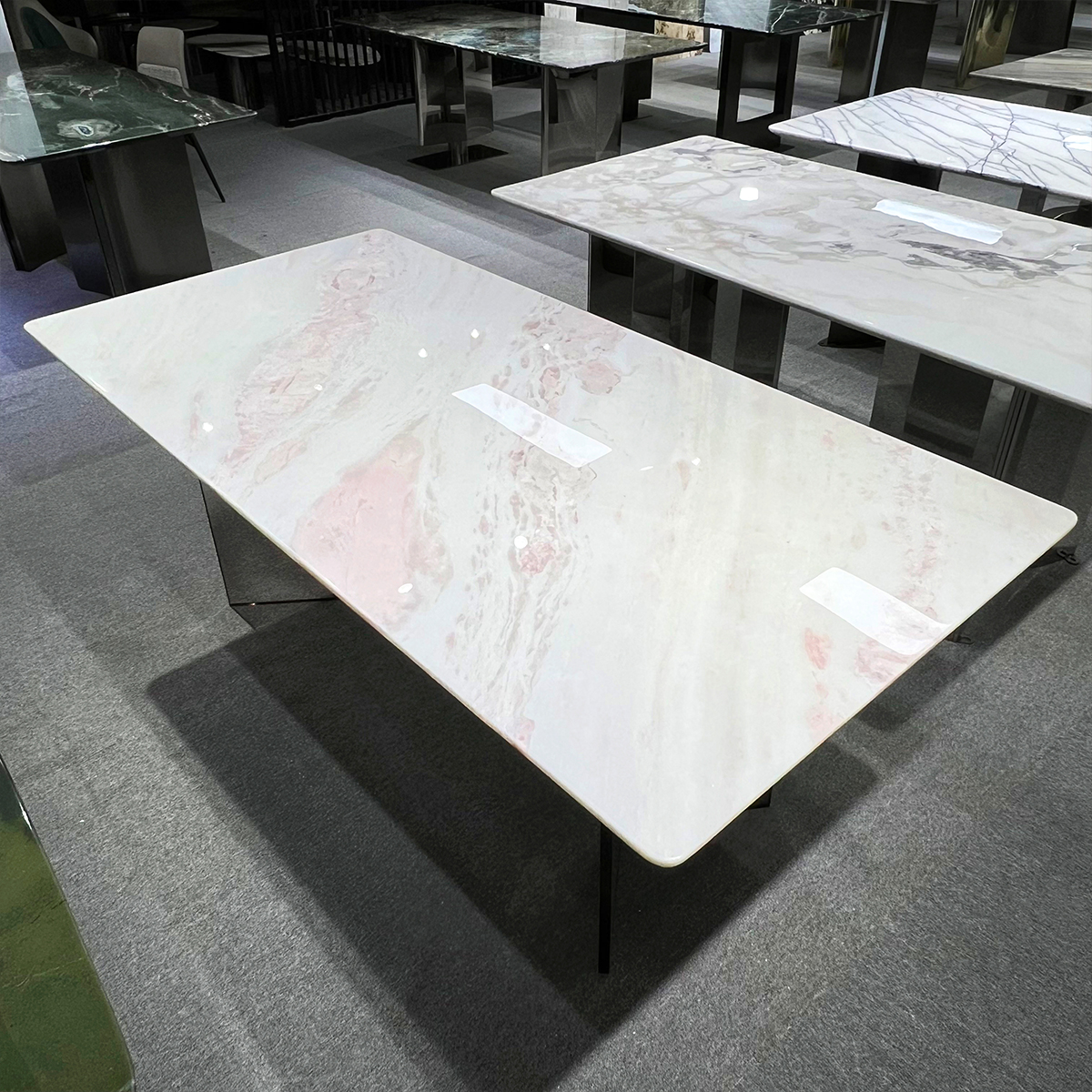 【兰臻】巴西进口粉钻芬迪白奢石餐桌玫瑰彩虹天然大理石高端饭桌