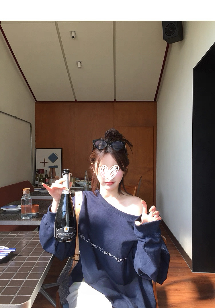 美式套头斜肩烫钻卫衣