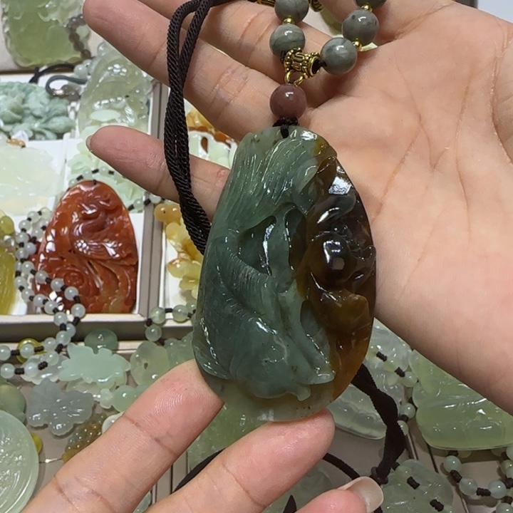 蛇纹石玉吊坠未镶嵌