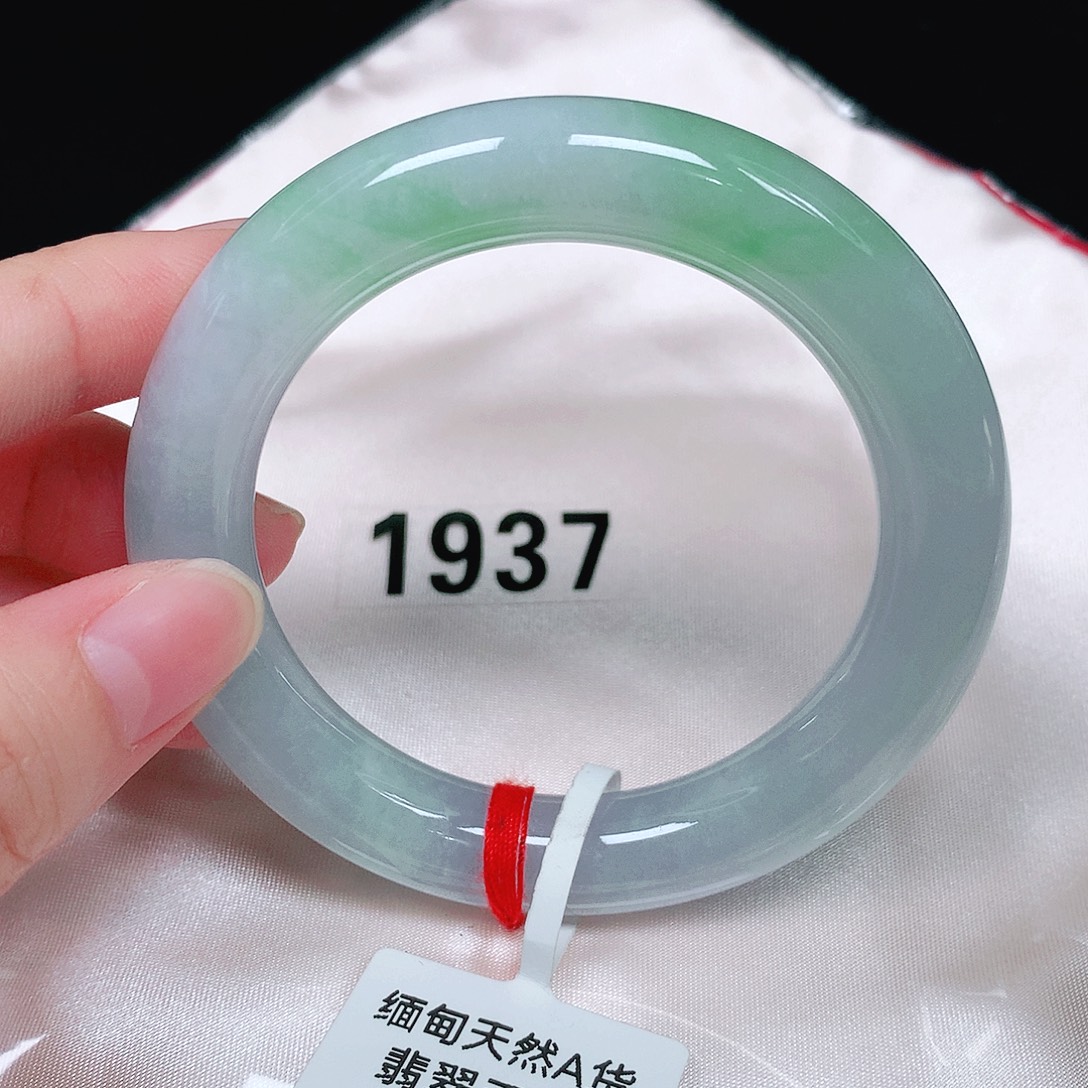 未镶嵌手镯（圆镯）翡翠