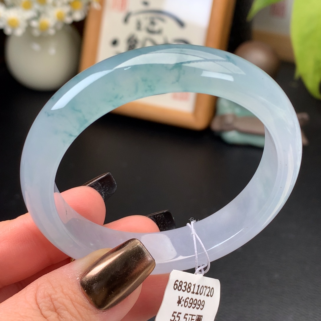 翡翠手镯未镶嵌幻彩飘花正圈（有包容）