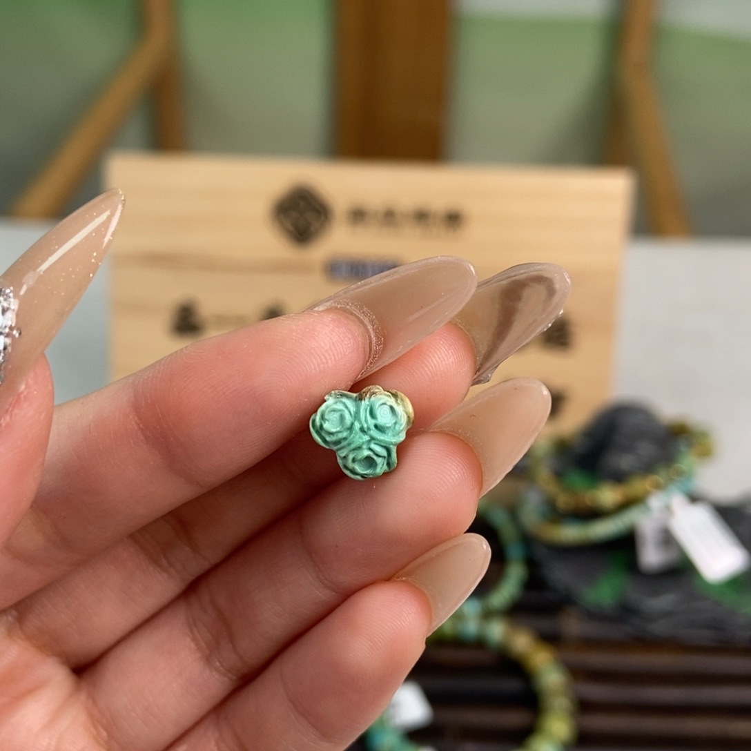 绿松石配饰未镶嵌