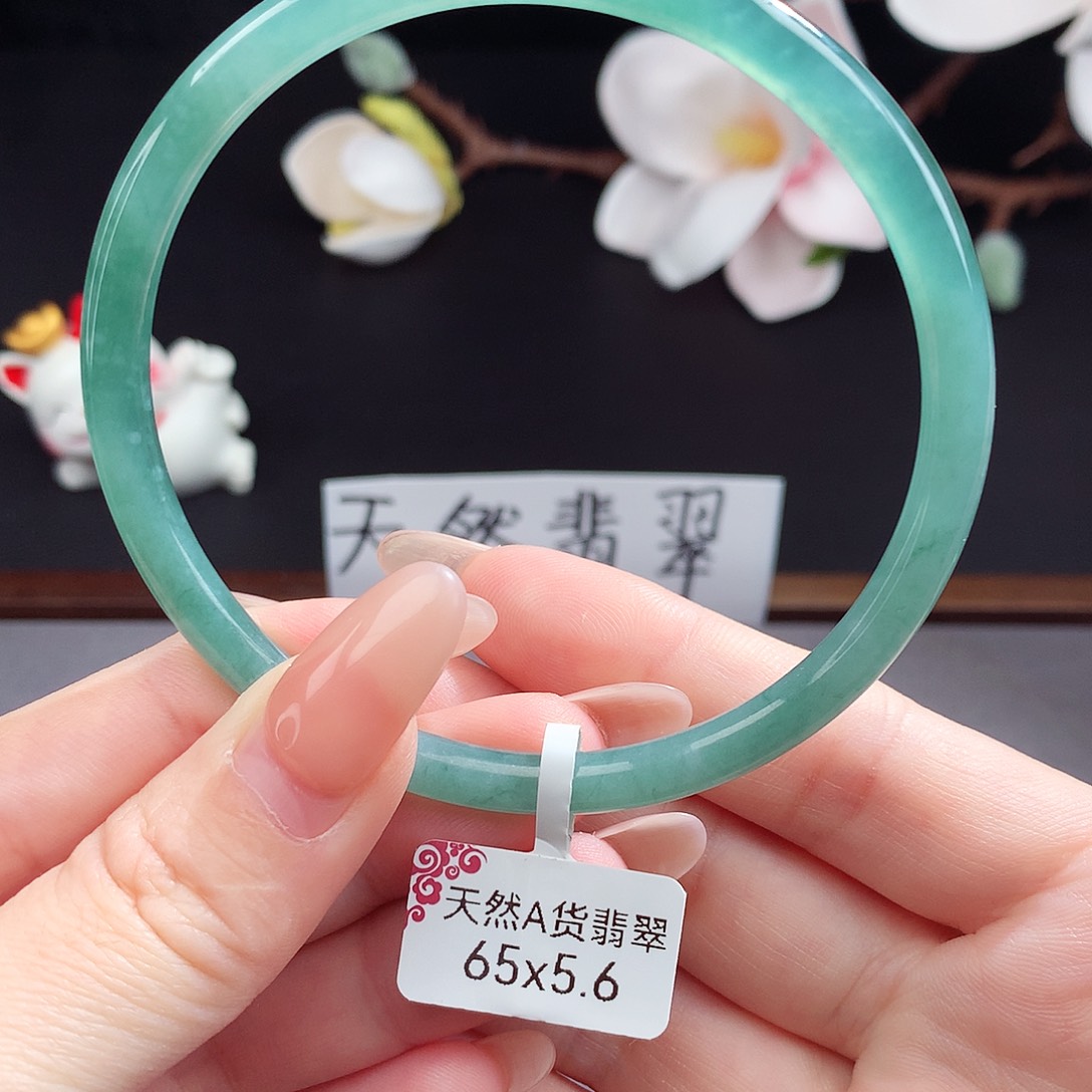 翡翠手镯（圆镯）未镶嵌