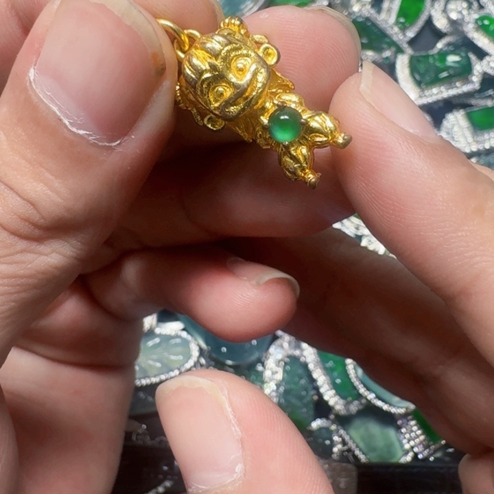 翡翠未镶嵌颈饰天然A货翡翠放漏