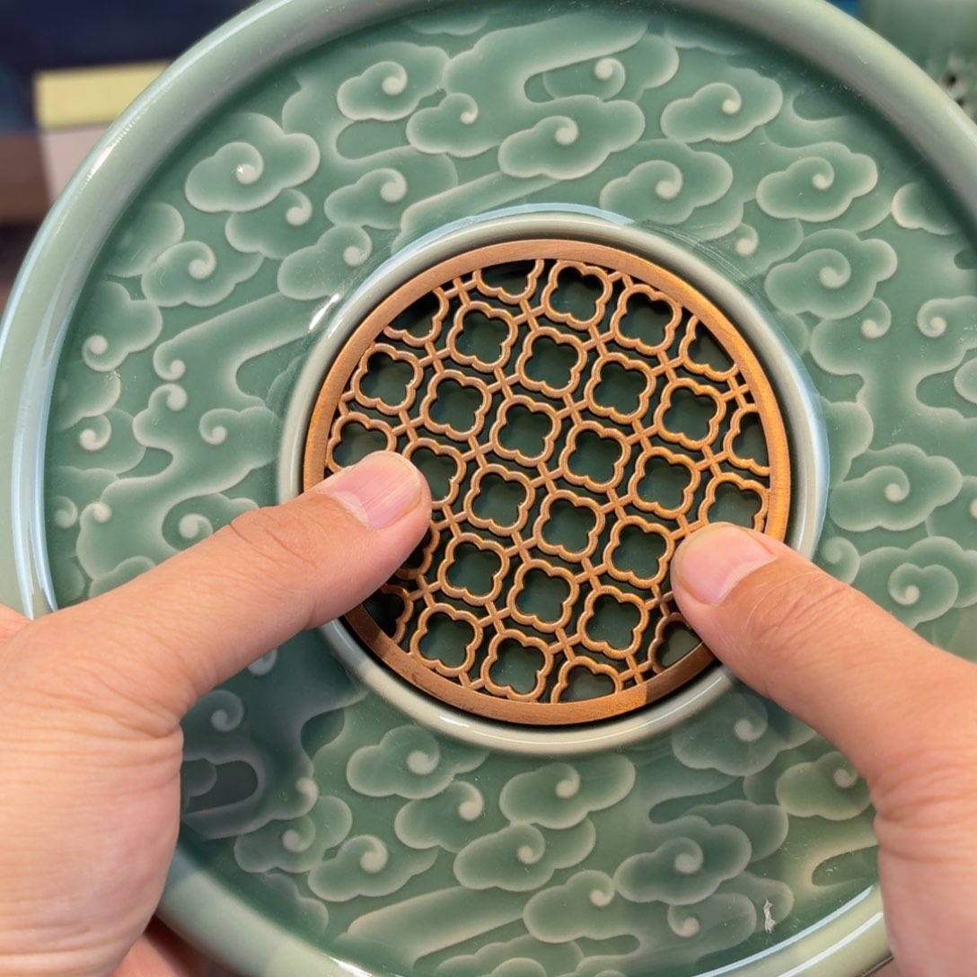 杯龙泉青瓷茶具微瑕