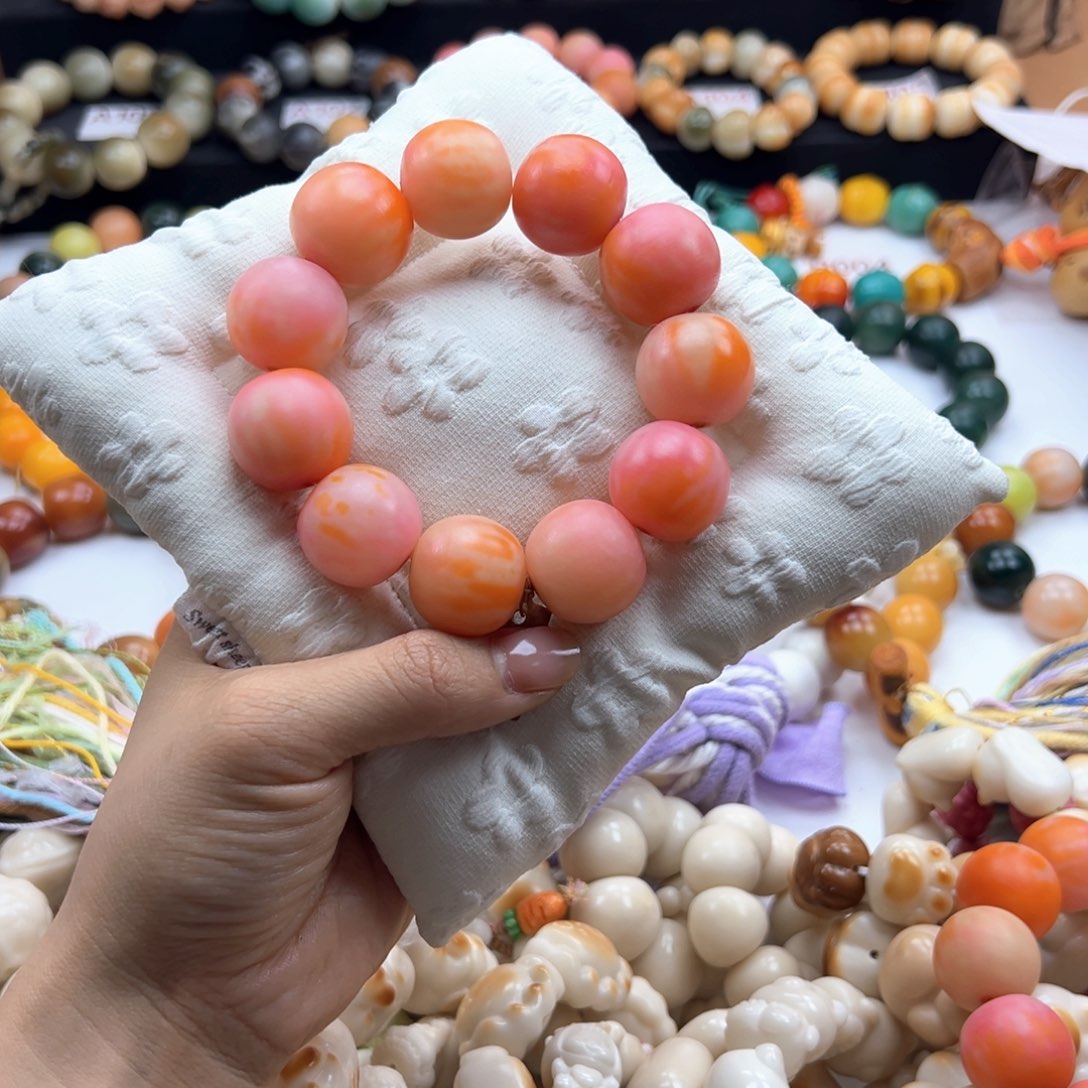 白玉菩提吊坠微微瑕