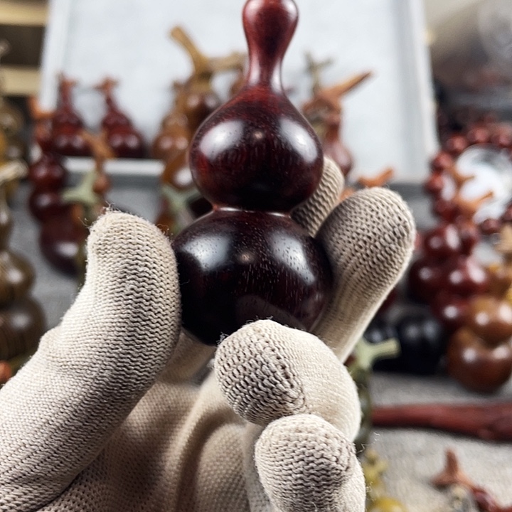 毕***涛大叶紫檀（黑酸枝木类）