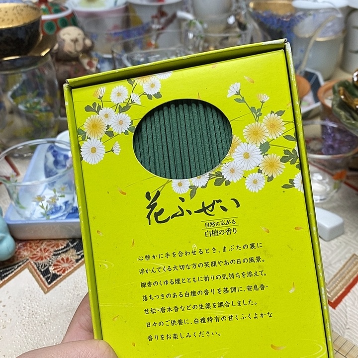 茶壶紫砂杯子和一大盒巧克力蛋糕就已经