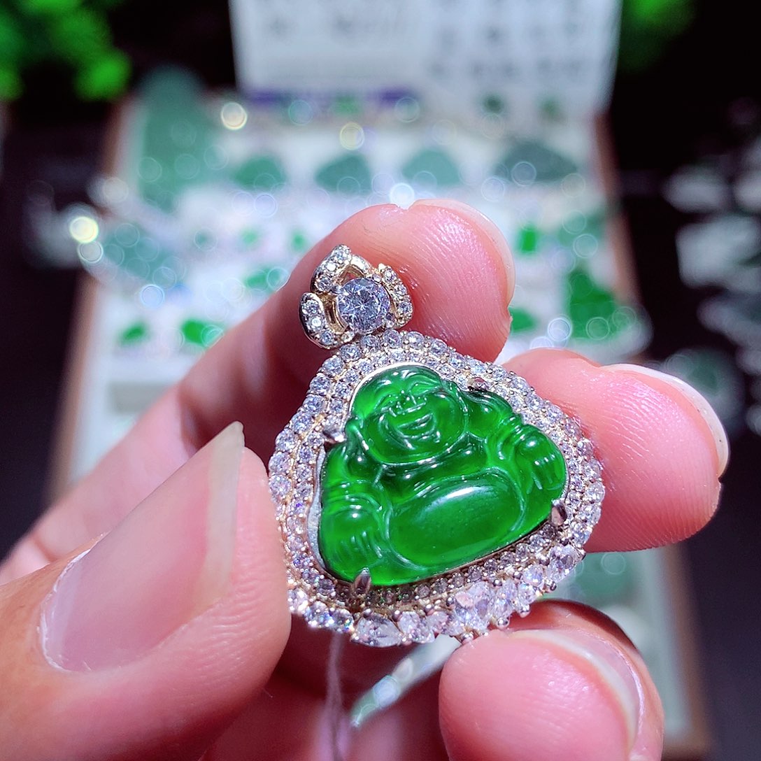 翡翠未镶嵌颈饰羞***牙