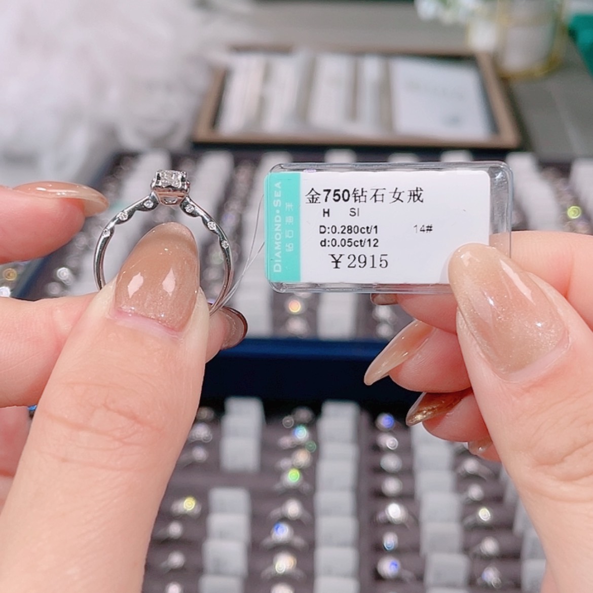 【闪购商品】天然钻石戒指/指环18K金镶嵌A18090179