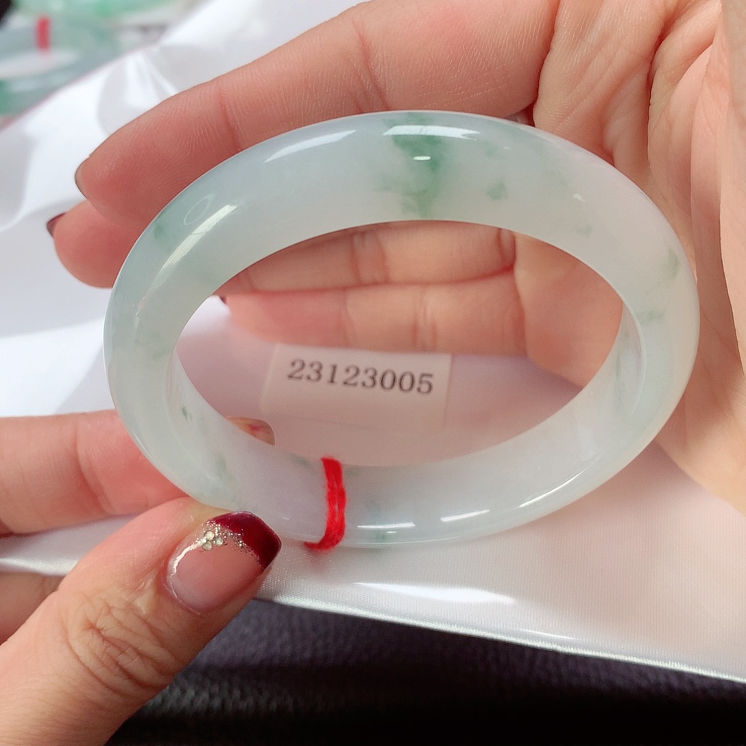 翡翠手镯未镶嵌天然A货翡翠