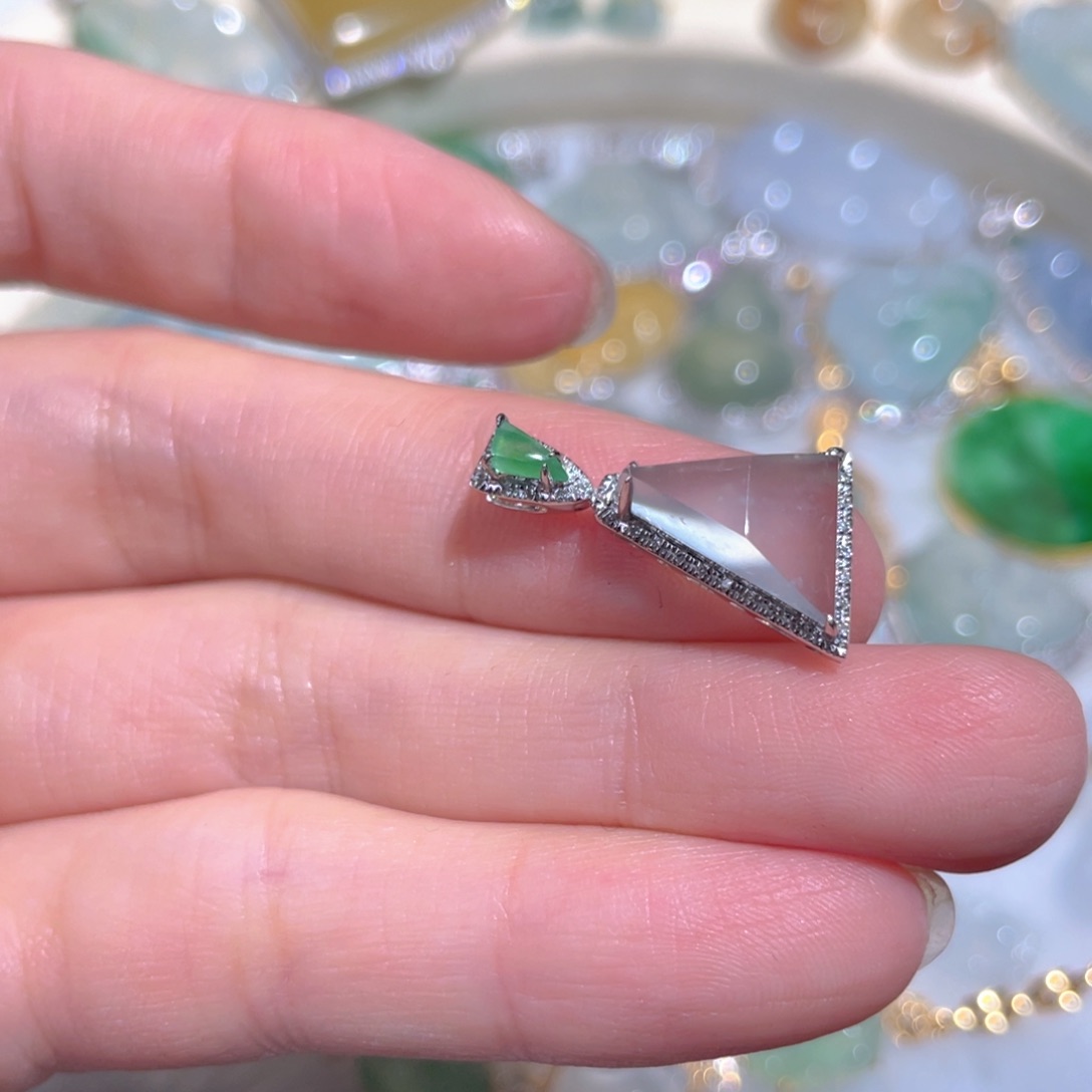 翡翠颈饰18K金镶嵌翡翠