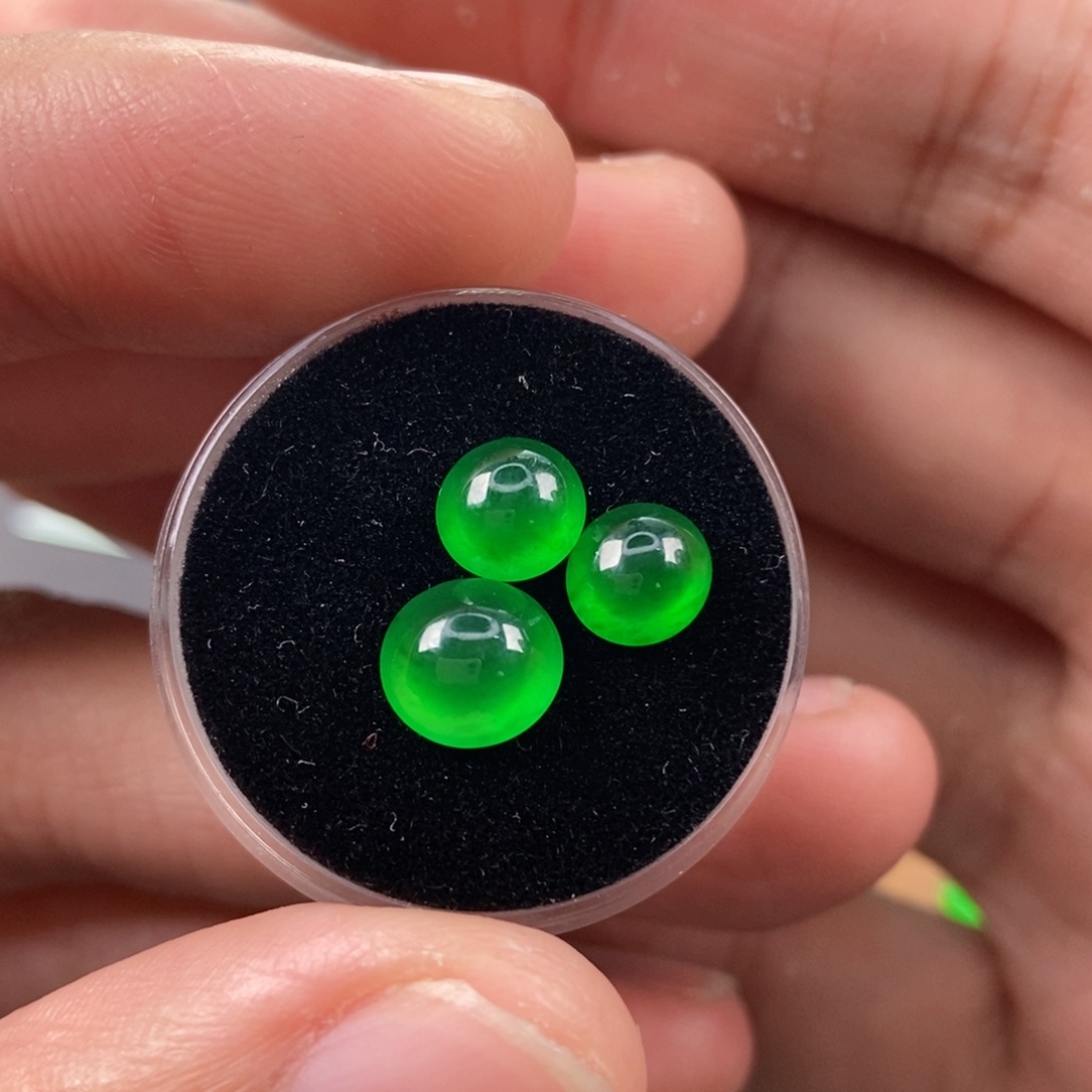 翡翠耳饰未镶嵌贝*翡翠